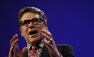 Former Texas Governor Rick Perry speaks at the Republican Party of Iowa's Lincoln Dinner in Des Moines, Iowa, United States, May 16, 2015. Photo by Jim Young/Reuters
