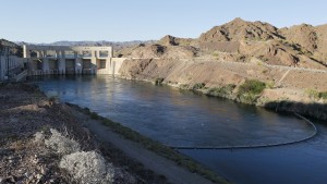 Parker Dam is shown in this photo taken April 16, 2015. The dam impounds Colorado River water into Lake Havasu (rear), where it is pumped into the Colorado Aqueduct for delivery to Southern California. The dam was built between 1934 -1938 and is operated by the Metropolitan Water District of Southern California. Photo taken April 16, 2015.  REUTERS/Sam Mircovich - RTX19QVV