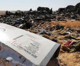 The remains of a Russian airliner are inspected by military investigators at the crash site at the al-Hasanah area in El Arish city, north Egypt, November 1, 2015. Russia has grounded Airbus A321 jets flown by the Kogalymavia airline, Interfax news agency reported on Sunday, after one of its fleet crashed in Egypt's Sinai Peninsula, killing all 224 people on board. REUTERS/Mohamed Abd El Ghany - RTX1U8XA