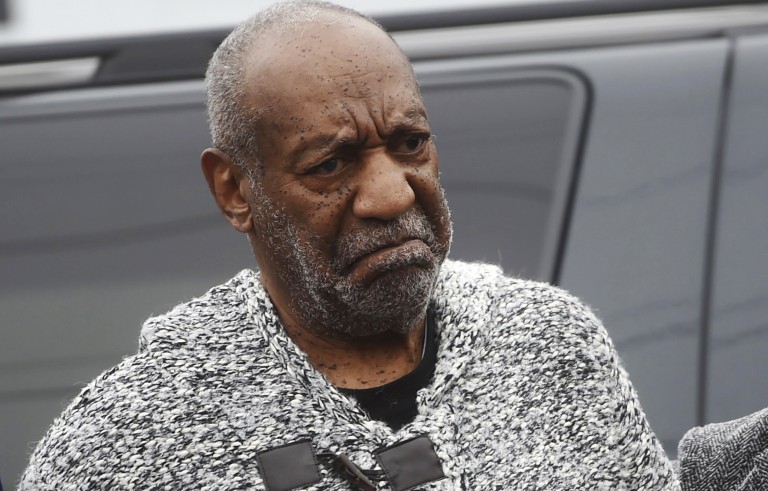 Actor and comedian Bill Cosby (C) arrives for his arraignment on sexual assault charges at the Montgomery County Courthouse in Elkins Park, Pennsylvania December 30, 2015. Cosby was charged on Wednesday with sexually assaulting a woman in 2004 after plying her with drugs and alcohol, marking the first criminal case against a once-beloved performer whose father-figure persona was already left tattered by dozens of misconduct allegations. REUTERS/Mark Makela - RTX20K5J