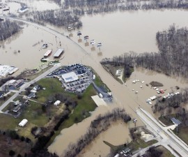Submerged roads and houses are seen after several days of heavy rain led to flooding, in an aerial view over Union, Missouri December 29, 2015. A storm system that triggered deadly tornadoes and flooding in the U.S. Midwest and Southwest pushed north on Tuesday, bringing snow and ice from Iowa to Massachusetts and another day of tangled air travel. REUTERS/Kate Munsch - RTX20GDI
