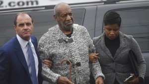 Actor and comedian Bill Cosby (C) arrives with attorney Monique Pressley (R) for his arraignment on sexual assault charges at the Montgomery County Courthouse in Elkins Park, Pennsylvania December 30, 2015. Cosby was charged on Wednesday with sexually assaulting a woman in 2004 after plying her with drugs and alcohol, marking the first criminal case against a once-beloved performer whose father-figure persona was already left tattered by dozens of misconduct allegations. REUTERS/Mark Makela - RTX20K68