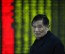 HUAIBEI, CHINA - JANUARY 07: (CHINA OUT) An investor observes stock market on January 7, 2016 in Huaibei, Anhui Province of China. Chinese shares slumped to a halt in half an hour on Thursday which was the second halt in the four trading days of 2016. The Shanghai Composite Index fell 245.96 points, or 7.32 percent, to halt at 3,115.89 points. (Photo by ChinaFotoPress)***_***