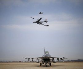 A U.S. Air Force B-52 flies over Osan Air Base in Pyeongtaek, South Korea, January 10, 2016. REUTERS/Kim Hong-Ji - RTX21PNP