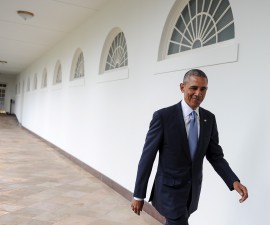 U.S. President Barack Obama walks down the colonnade from the Oval Office at The White House in Washington, January 12, 2016. REUTERS/Mary F. Calvert - RTX222VM