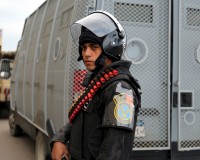 Security forces stand guard in Alexandria during the fifth anniversary of the uprising that ended the 30-year reign of Hosni Mubarak, Egypt, January 25, 2016. REUTERS/Asmaa Waguih - RTX23Y7W
