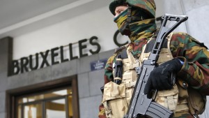 Police control the access to Brussels central train station following Tuesday's bomb attacks in Brussels, Belgium, March 23, 2016.    REUTERS/Vincent Kessler - RTSBVKS