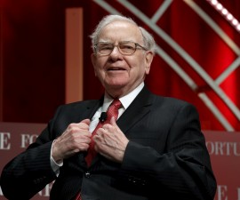 Warren Buffett, chairman and CEO of Berkshire Hathaway, takes his seat to speak at the Fortune's Most Powerful Women's Summit in Washington October 13, 2015. REUTERS/Kevin Lamarque - RTS49DA