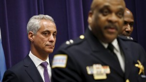 Chicago Mayor Rahm Emanuel (L) listens to Eddie Johnson (R) after introducing him as the Interim Superintendent of the Chicago Police Department, during a news conference in Chicago, March 28, 2016. REUTERS/Kamil Krzaczynski - RTSCKAB