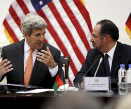 U.S. Secretary of State John Kerry (L) and Afghanistan's Foreign Minister Salahuddin Rabbani (R) talk at the start of their bilateral commission talks at Char Chinar Palace in Kabul April 9, 2016. REUTERS/Jonathan Ernst - RTX296O0