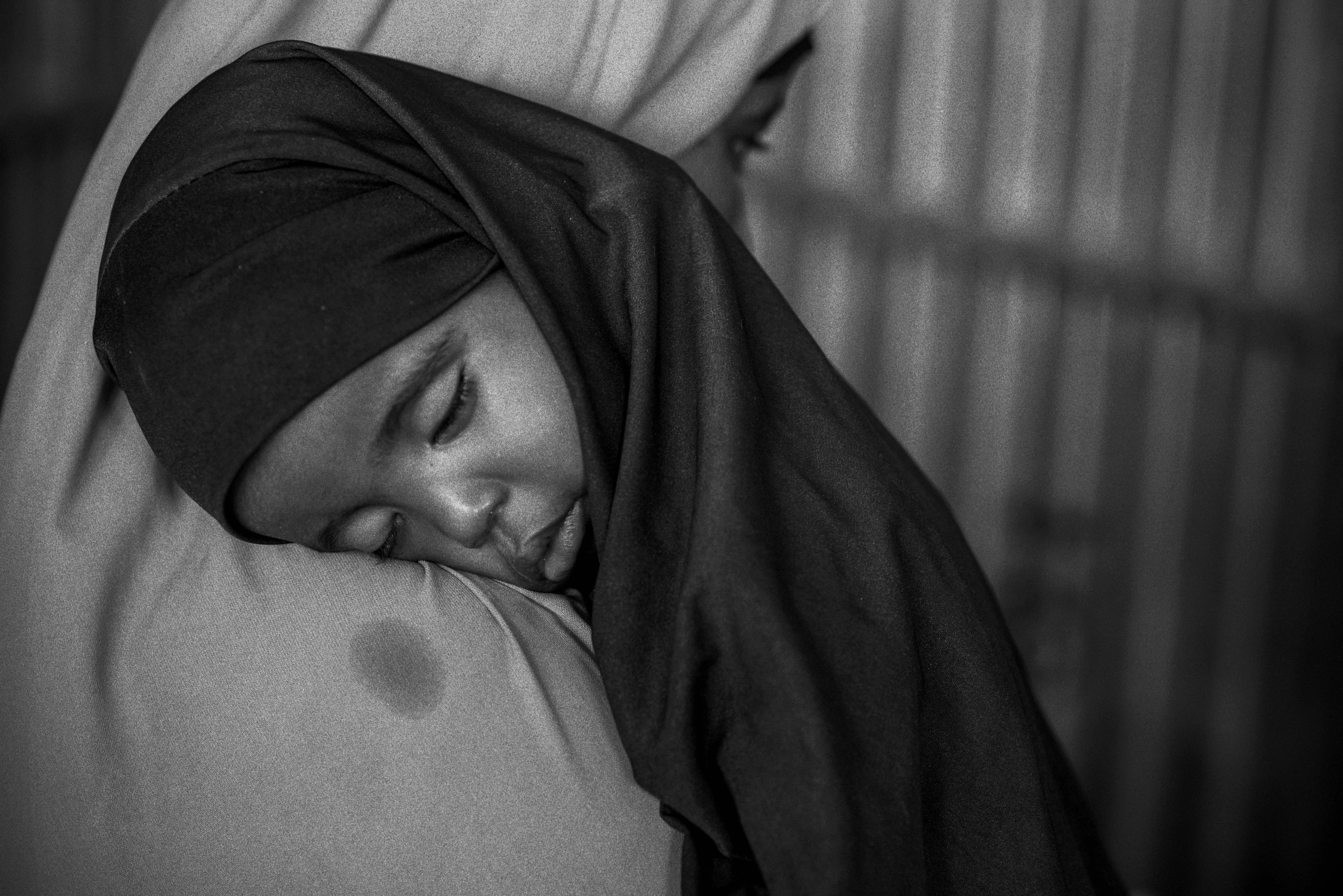 A young girl visits a UNICEF walk-in clinic with her mother in Somaliland. Photo by Sebastian Rich for UNICEF