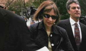 Time magazine gives the special counsel Cooper's notes. But for New York Times' Judith Miller, the decision is hers not the paper's. She refuses.