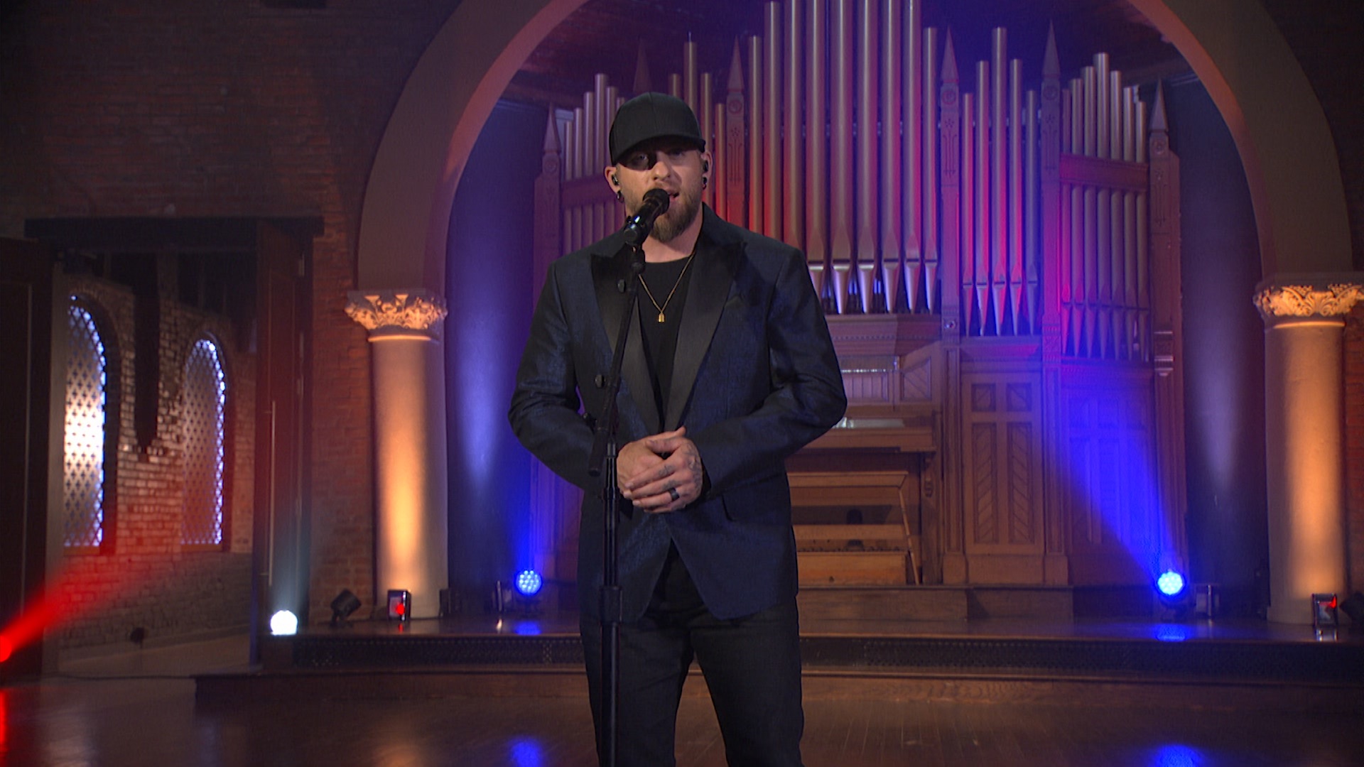 Brantley Gilbert Performs 