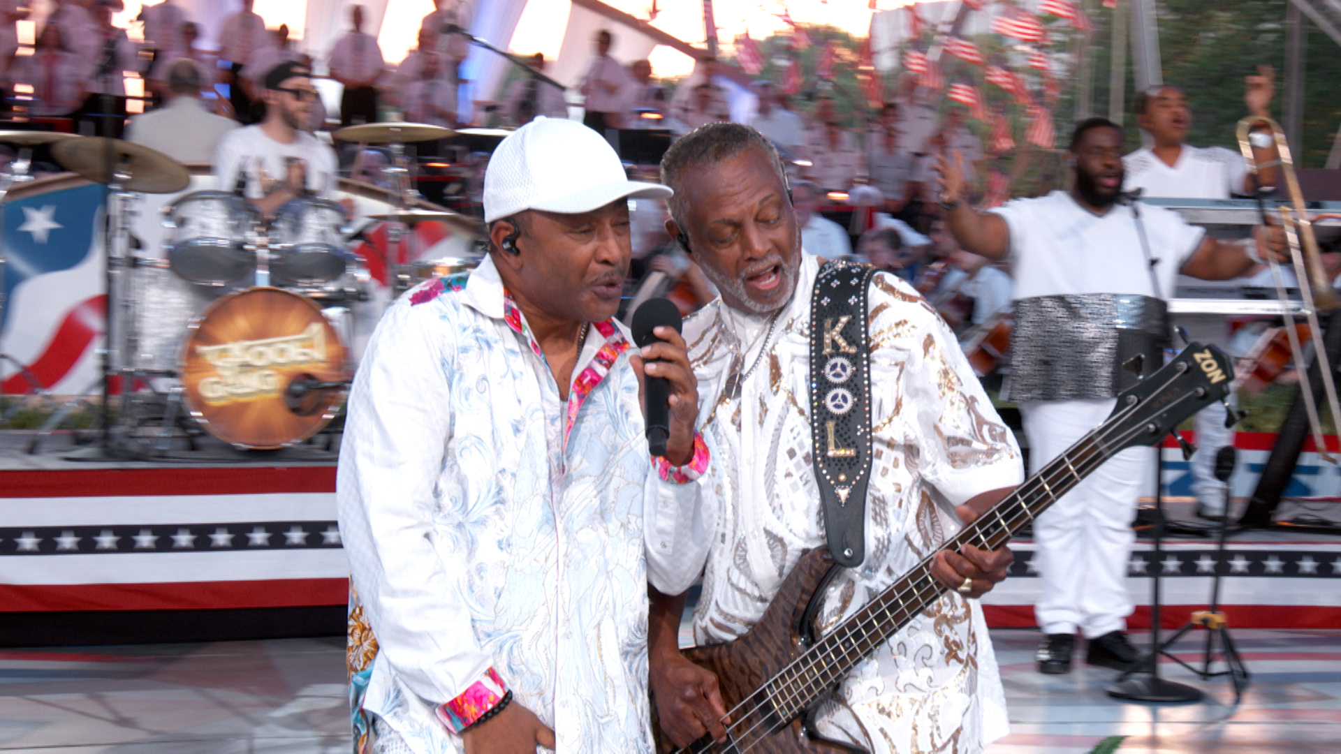 Kool & The Gang Perform a Medley