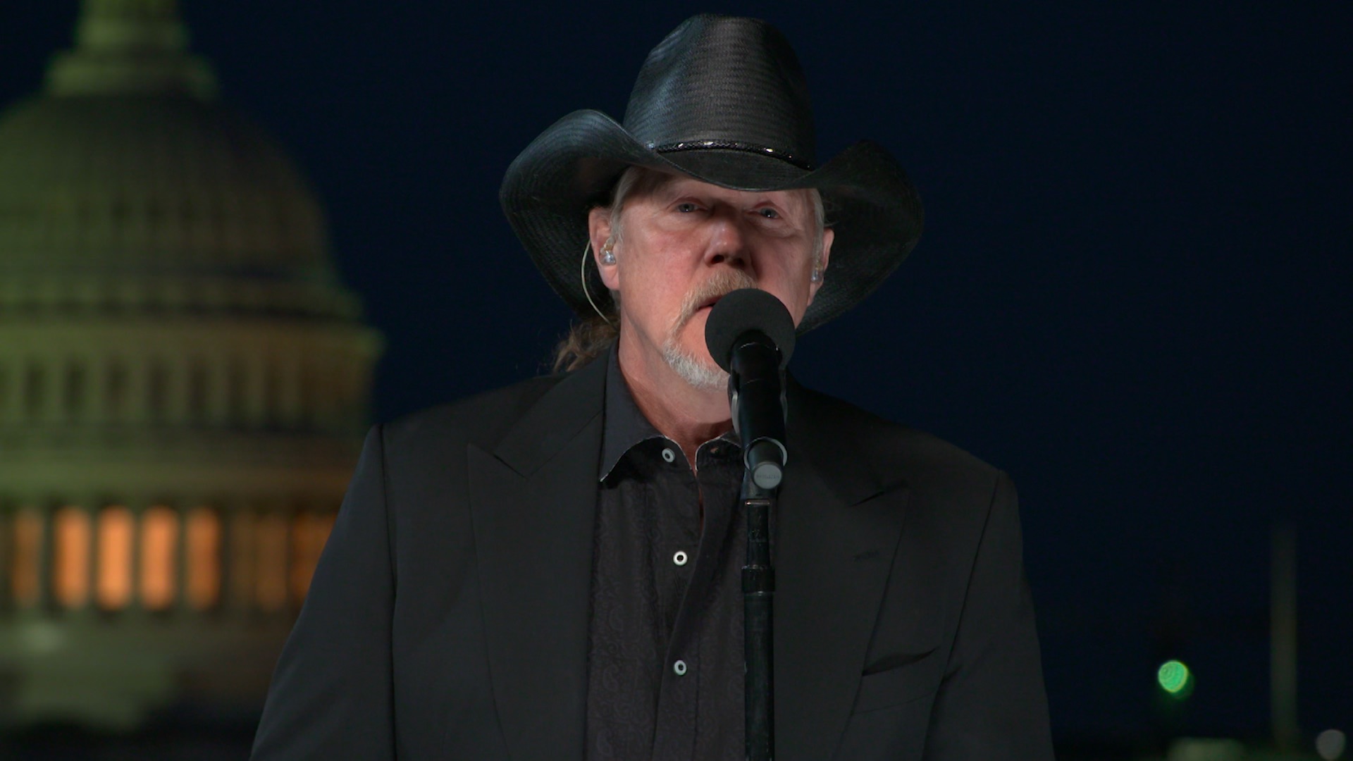 Trace Adkins Performs 