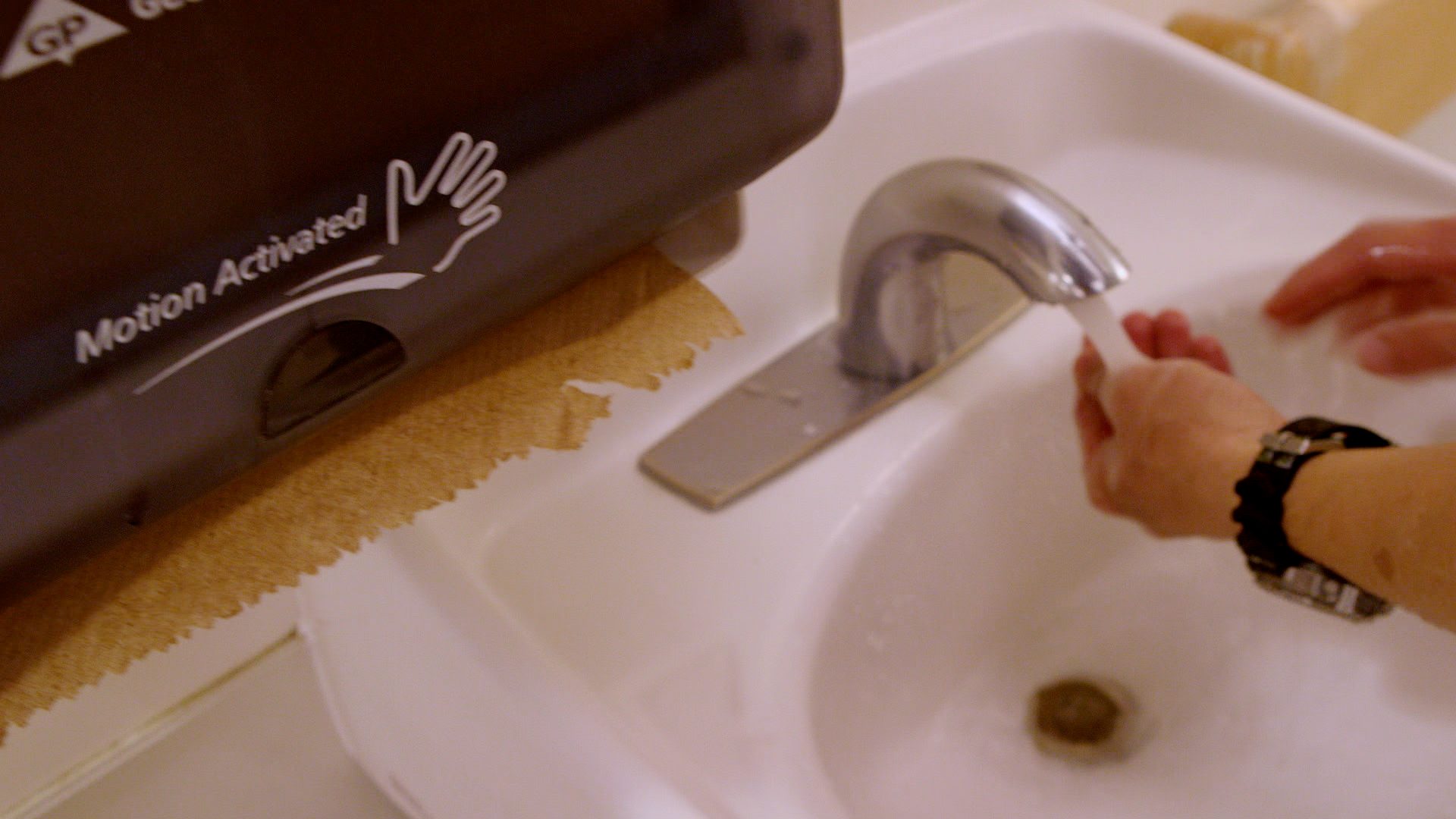 Do Hospital Workers Really Wash Their Hands?