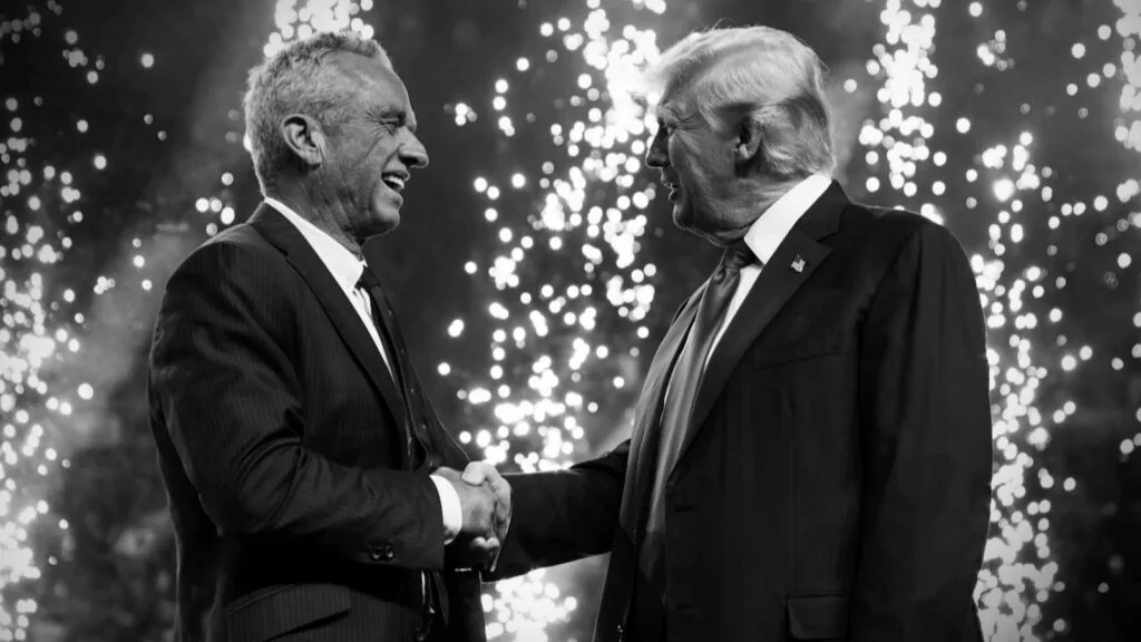 Robert F. Kennedy Jr. and Donald Trump shake hands.