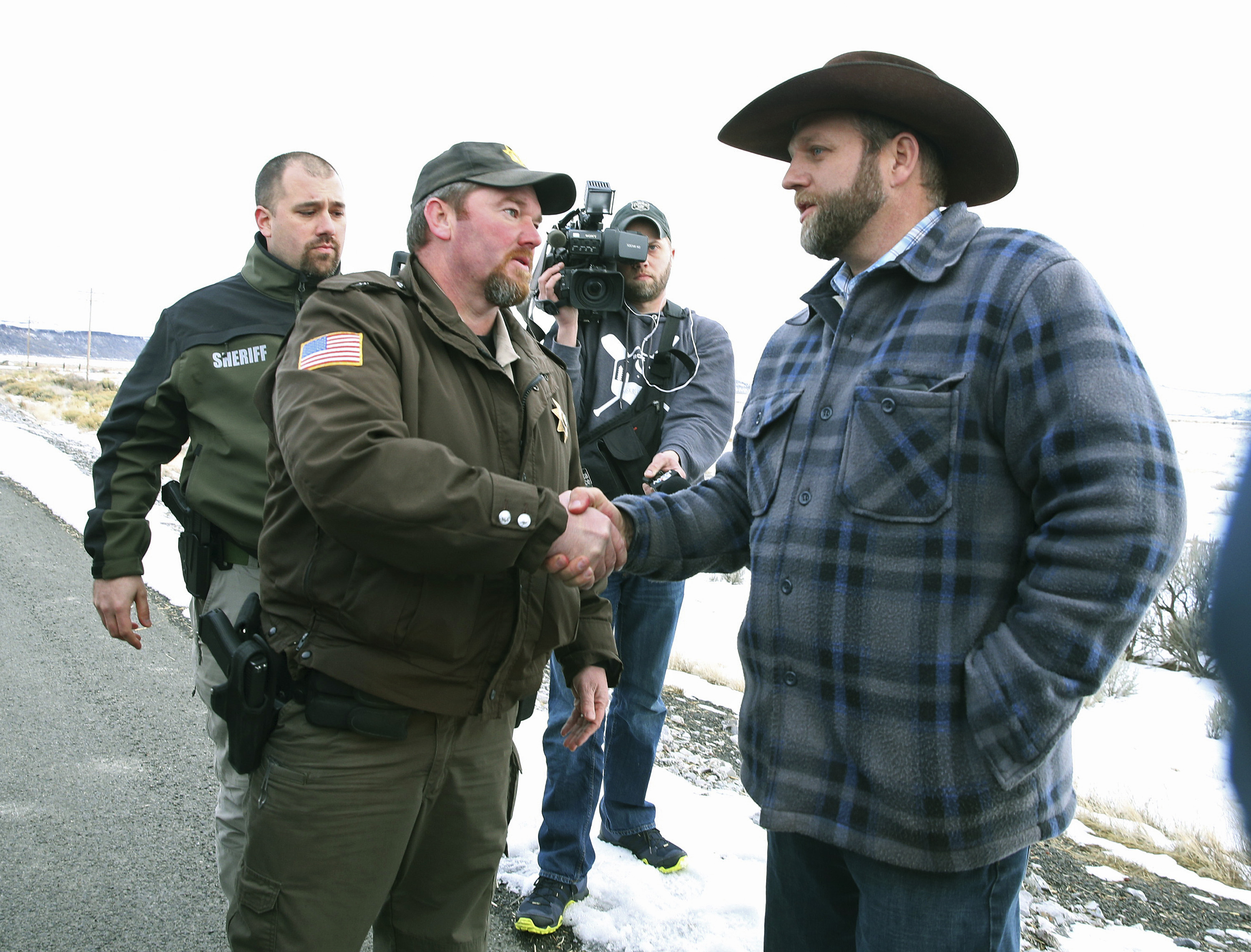 Harney County Sheriff Dave Ward meets with Ammon Bundy at a remote location outside the Malheur National Wildlife Refuge on Thursday, Jan. 7, 2016, near Burns, Ore. Three Oregon sheriffs met Thursday with the leader of an armed group occupying a federal wildlife refuge and asked them to leave, after residents made it clear they wanted them to go home. Ward said via Twitter that he asked Bundy to respect the wishes of residents.  Ward said the two sides planned to talk again Friday. (Beth Nakamura/The Oregonian via AP)