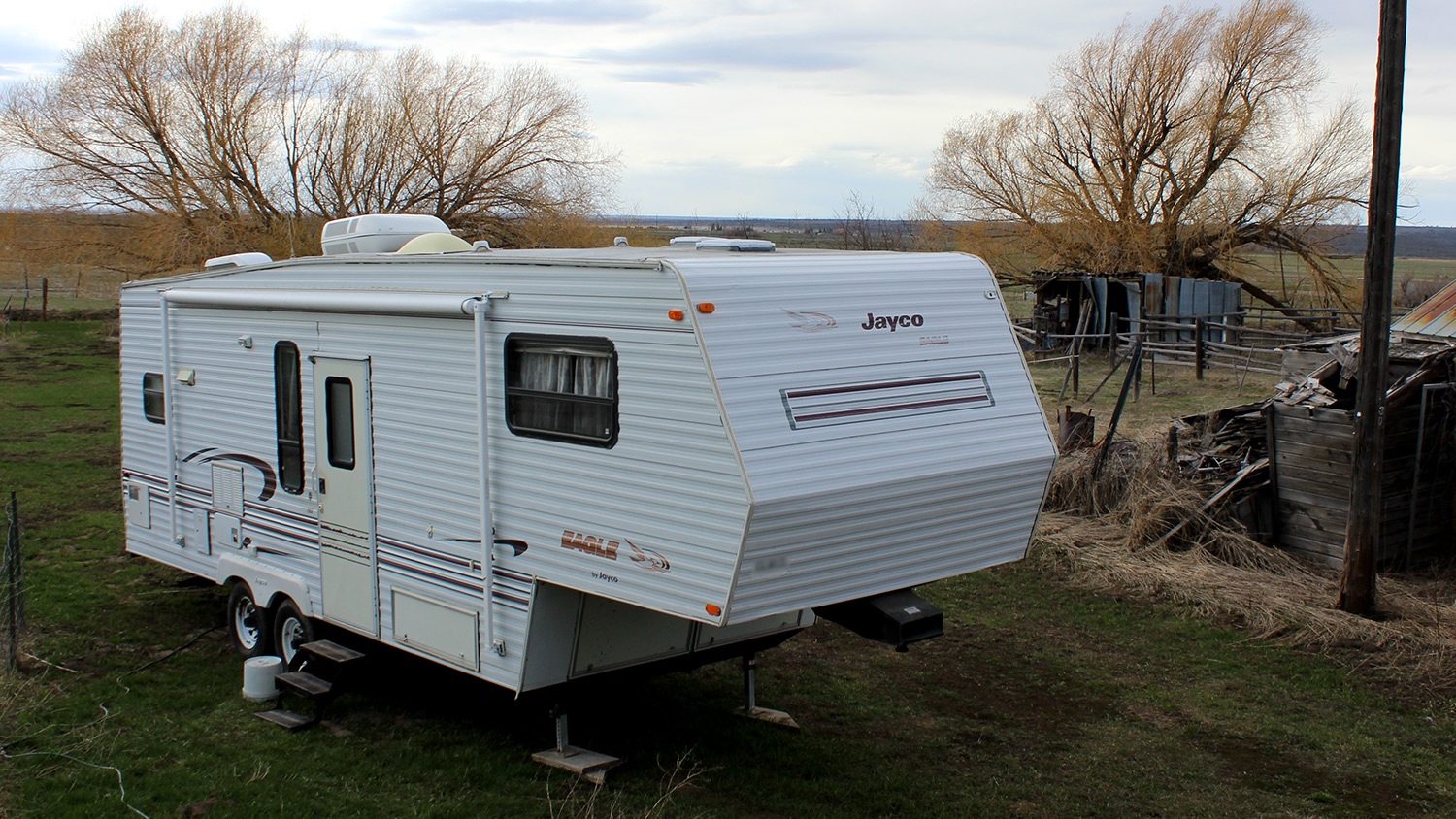 After getting married, Heather and Aaron lived in a camper van on her grandparent’s property.