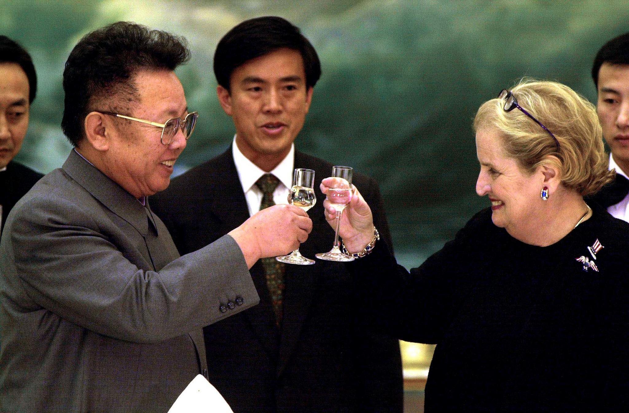 North Korean leader Kim Jong-il toasting U.S. Secretary of State Madeleine Albright when she visited Pyongyang in October 2000.