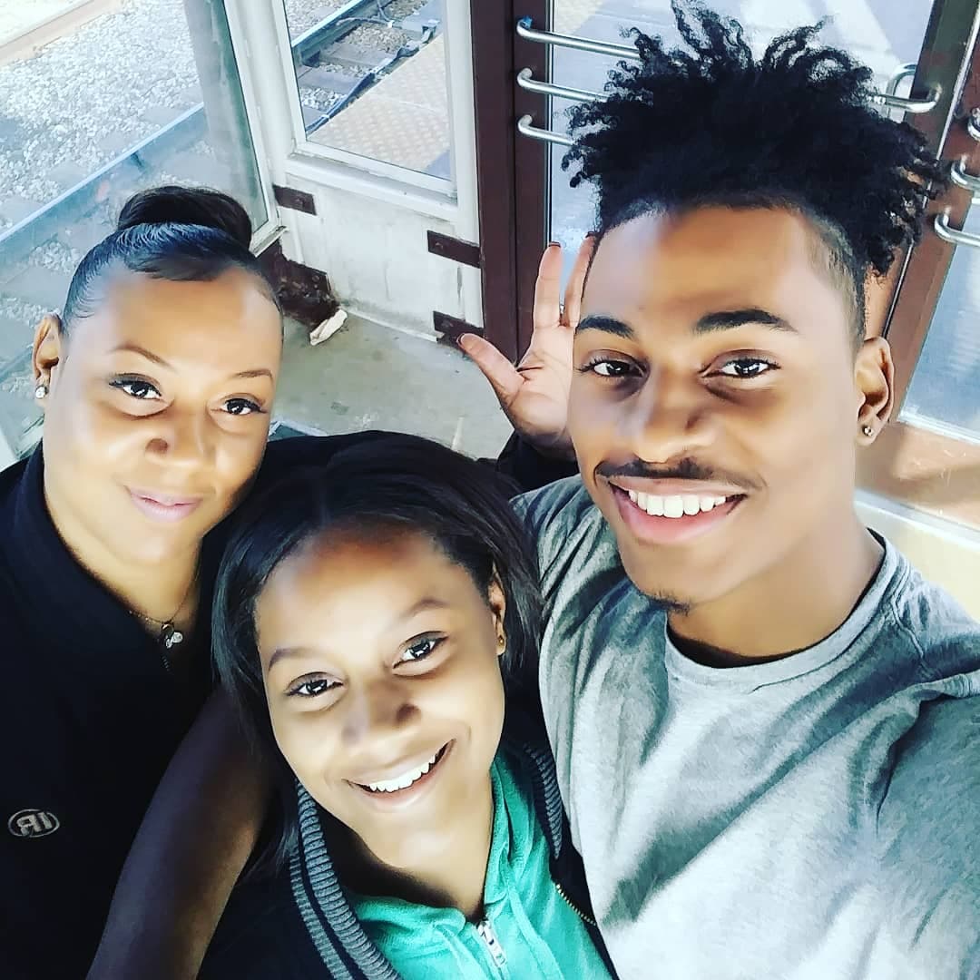Johnny Davis, 21, with his mother, Classie Johnson, and sister, 18-year-old Jasmine Willis.