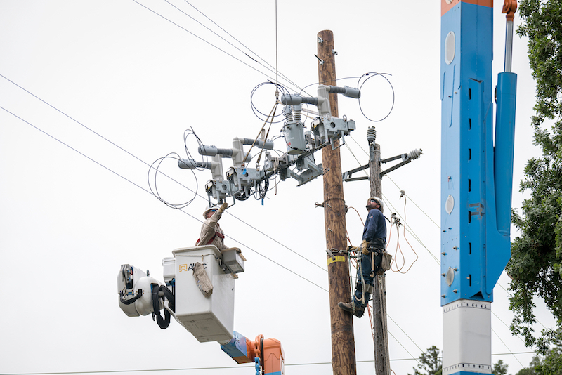 Pacific Gas & Electric Co. (PG&E) workers install a Viper Recloser in Yountville, California, U.S., on Wednesday, April 29, 2020. The¬†California Public Utilities Commission¬†proposed to require large investor-owned utilities to speed up the deployment of microgrids and other so-called resiliency projects to minimize the impacts of wildfire-induced outages and power shut-offs. Photographer: David Paul Morris/Bloomberg via Getty Images