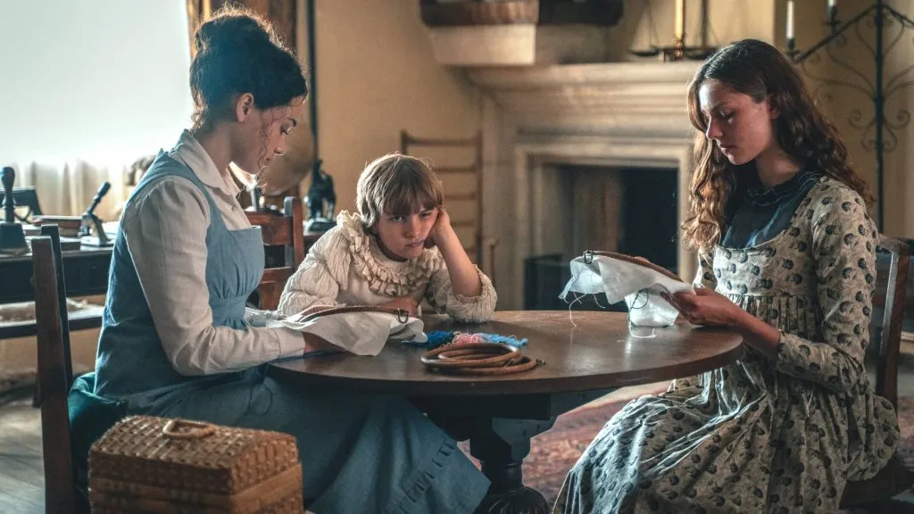 Rose Williams (Charlotte Heywood), Flora Mitchell (Leonora Colbourne) and Eloise Webb (Augusta Markham) in Sanditon Season 2