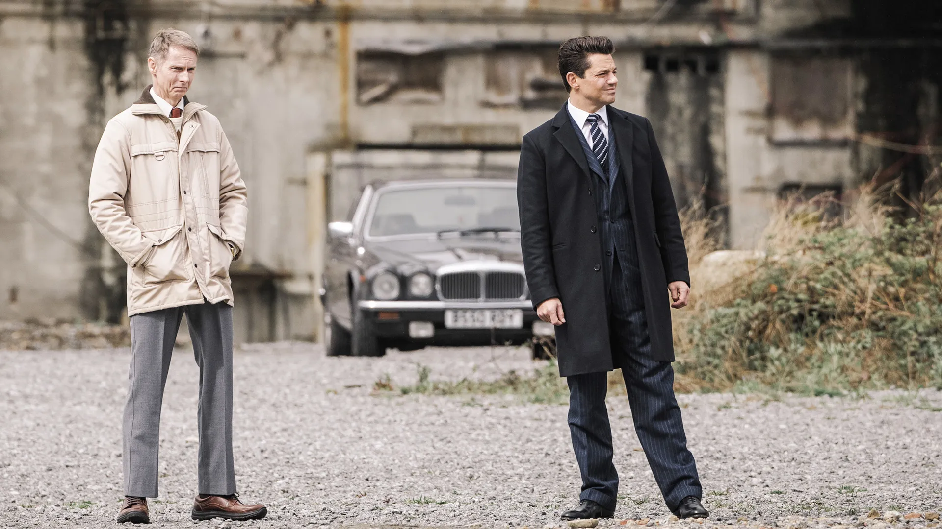 Scene from The Gold Season 1 with criminal financier characters Gordon Parry and Edwyn Cooper.