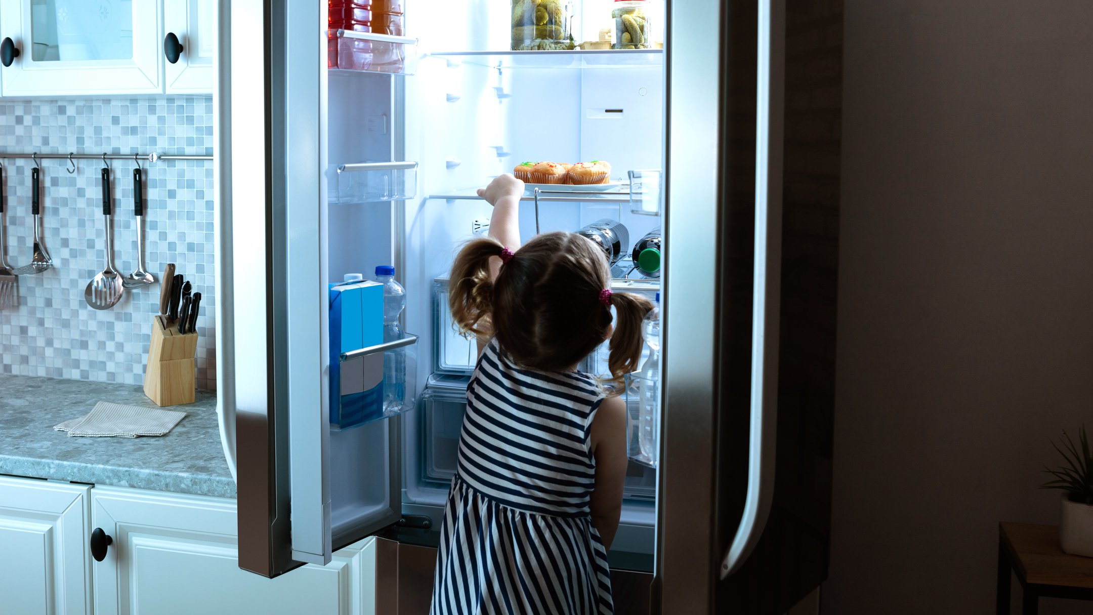 Why do rubber bands last longer when refrigerated?