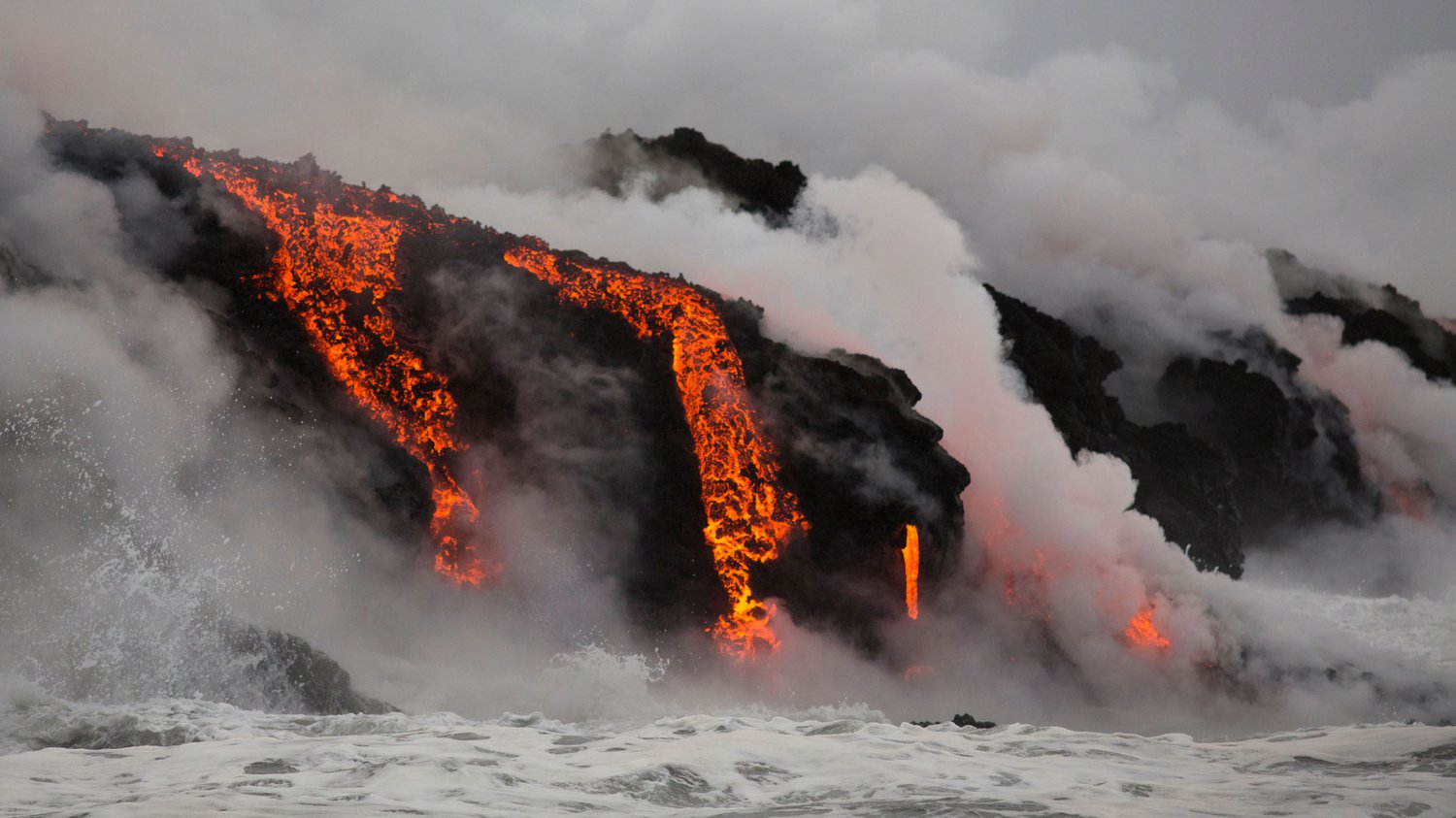 How Kīlauea’s lava birthed an algal bloom visible from space NOVA PBS
