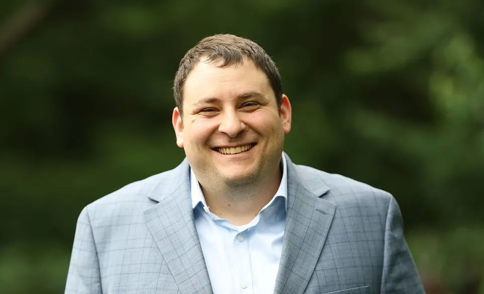 Color headshot photo of appraiser Jordan Weiss