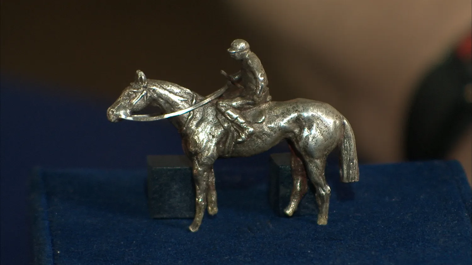 1955 Willie Shoemaker Kentucky Derby Trophy | Antiques Roadshow | PBS