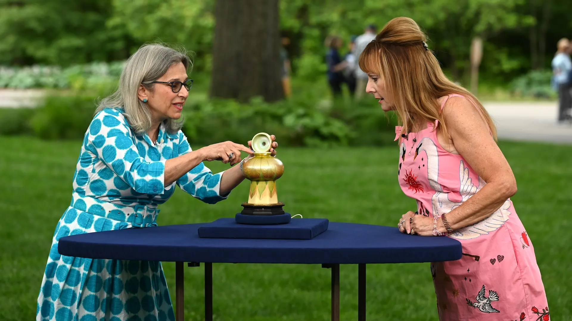 A photo of an appraiser examining a lamp
