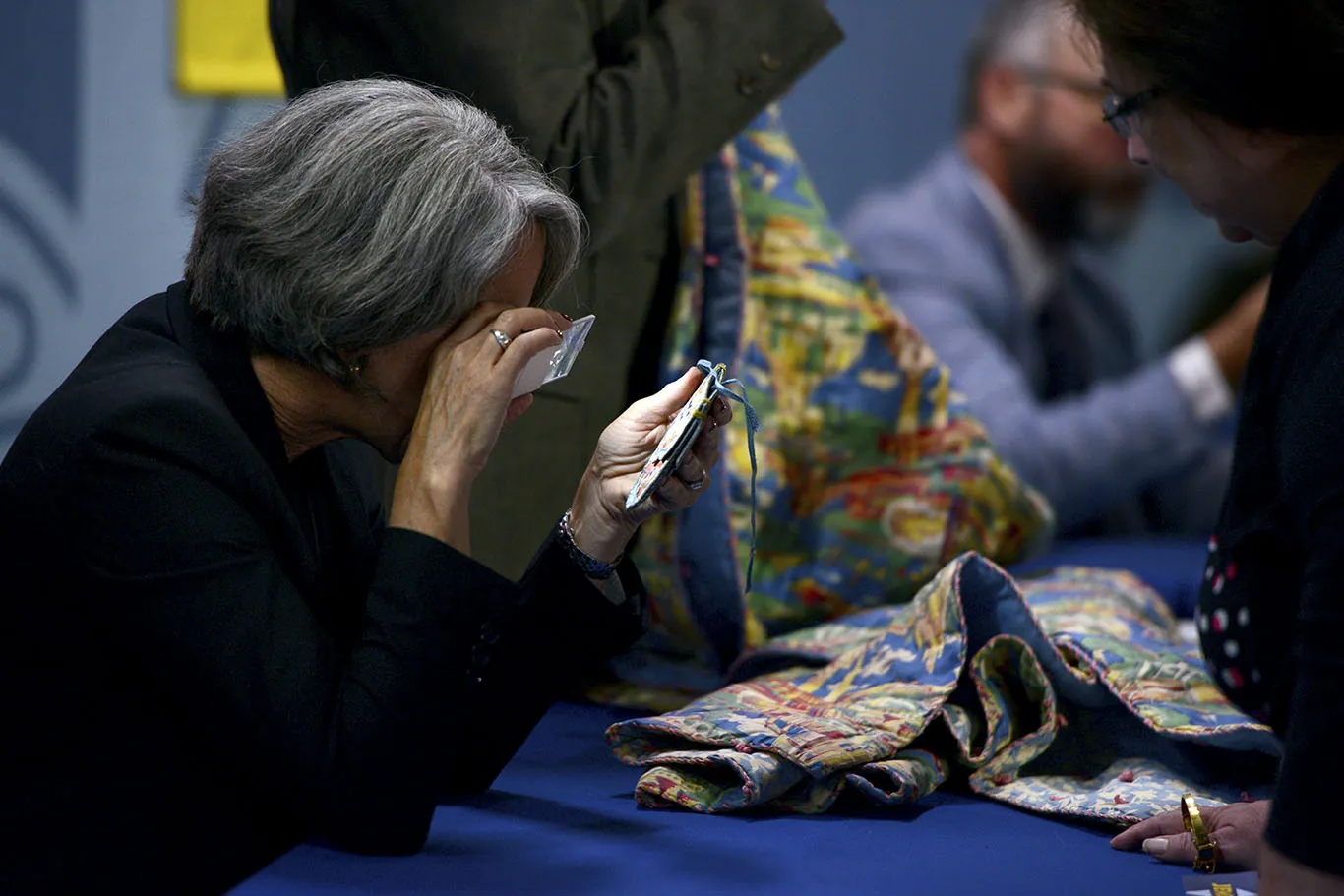 ANTIQUES ROADSHOW appraisers always take the time to examine an item carefully in order to appraise it as accurately as possible.