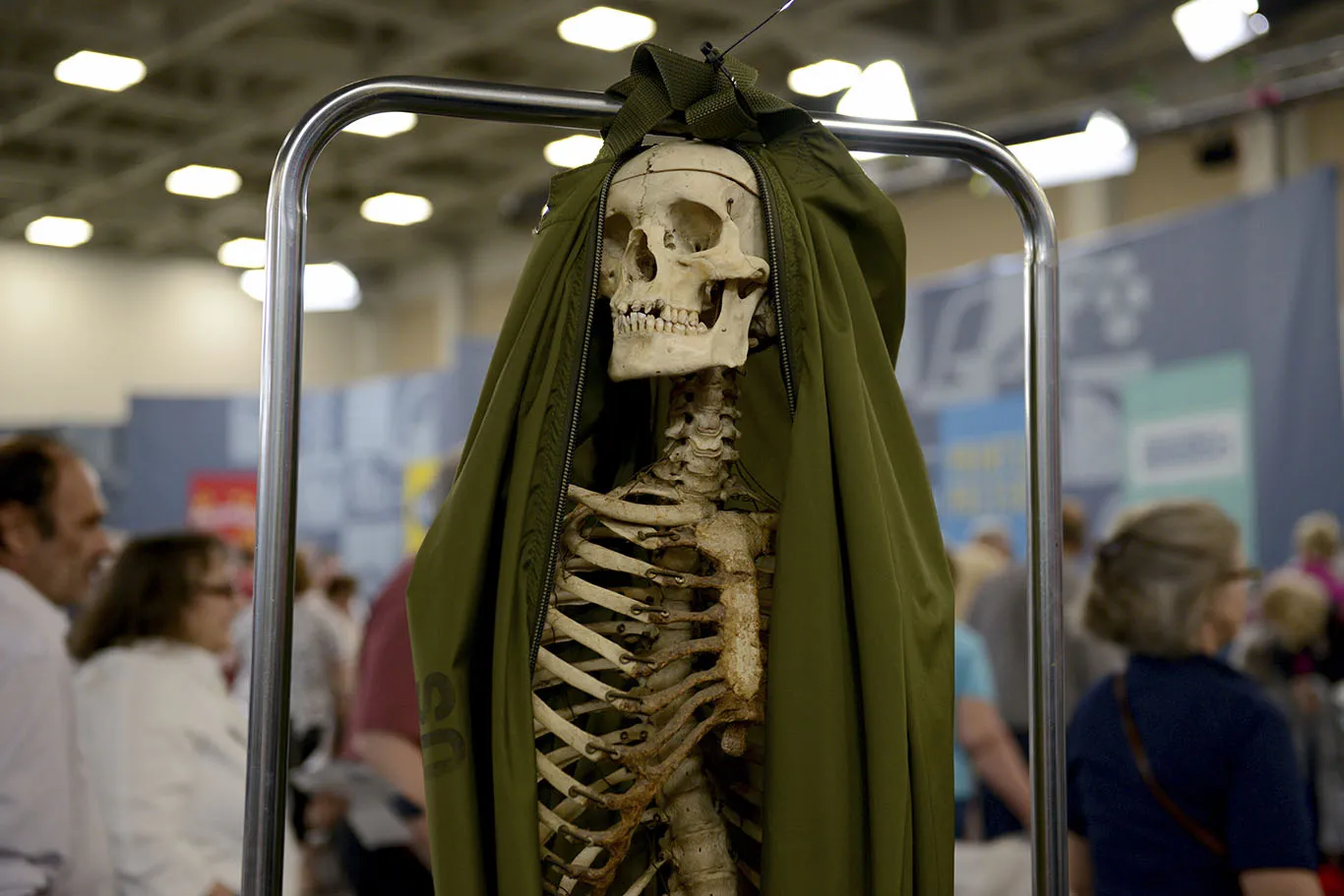 The living weren’t the only ones in attendance at ANTIQUES ROADSHOW’s June 25th appraisal event in Virginia Beach, Virginia.