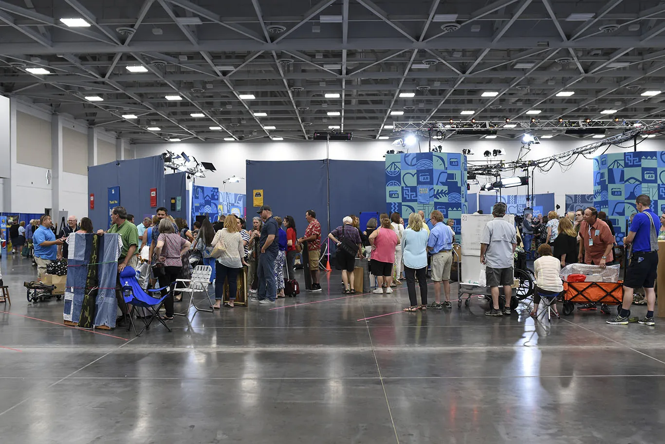 Photos from ANTIQUES ROADSHOW's June 25th appraisal event in Virginia Beach, Virginia.