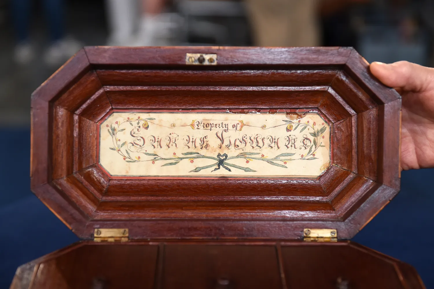 Massachusetts Federal Tea Caddy, ca. 1810 | Antiques Roadshow | PBS