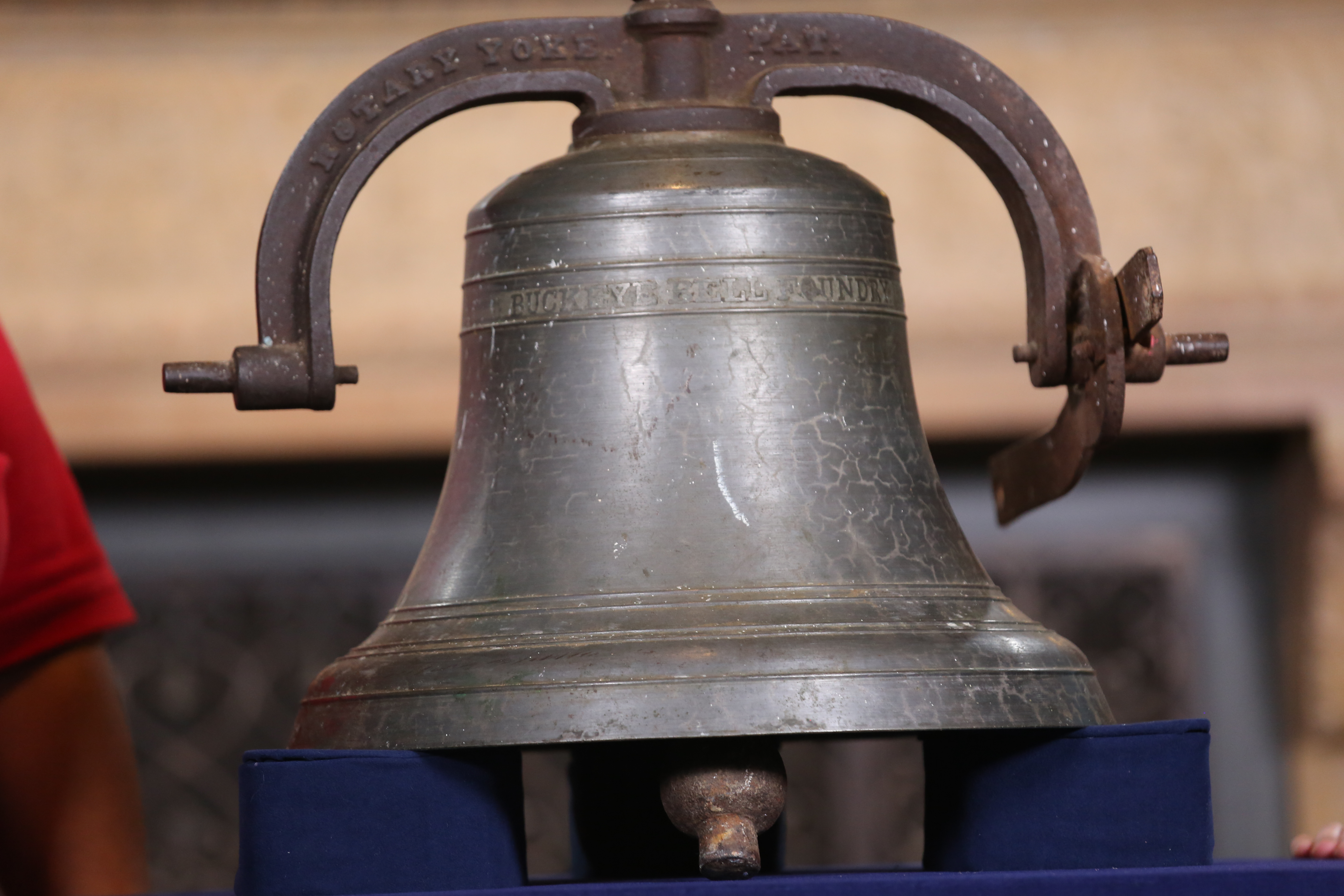 ジア・ルー「Bronze Bell」サイン入 XXXV/CCL シルク版画 Antiques Roadshow | PBS