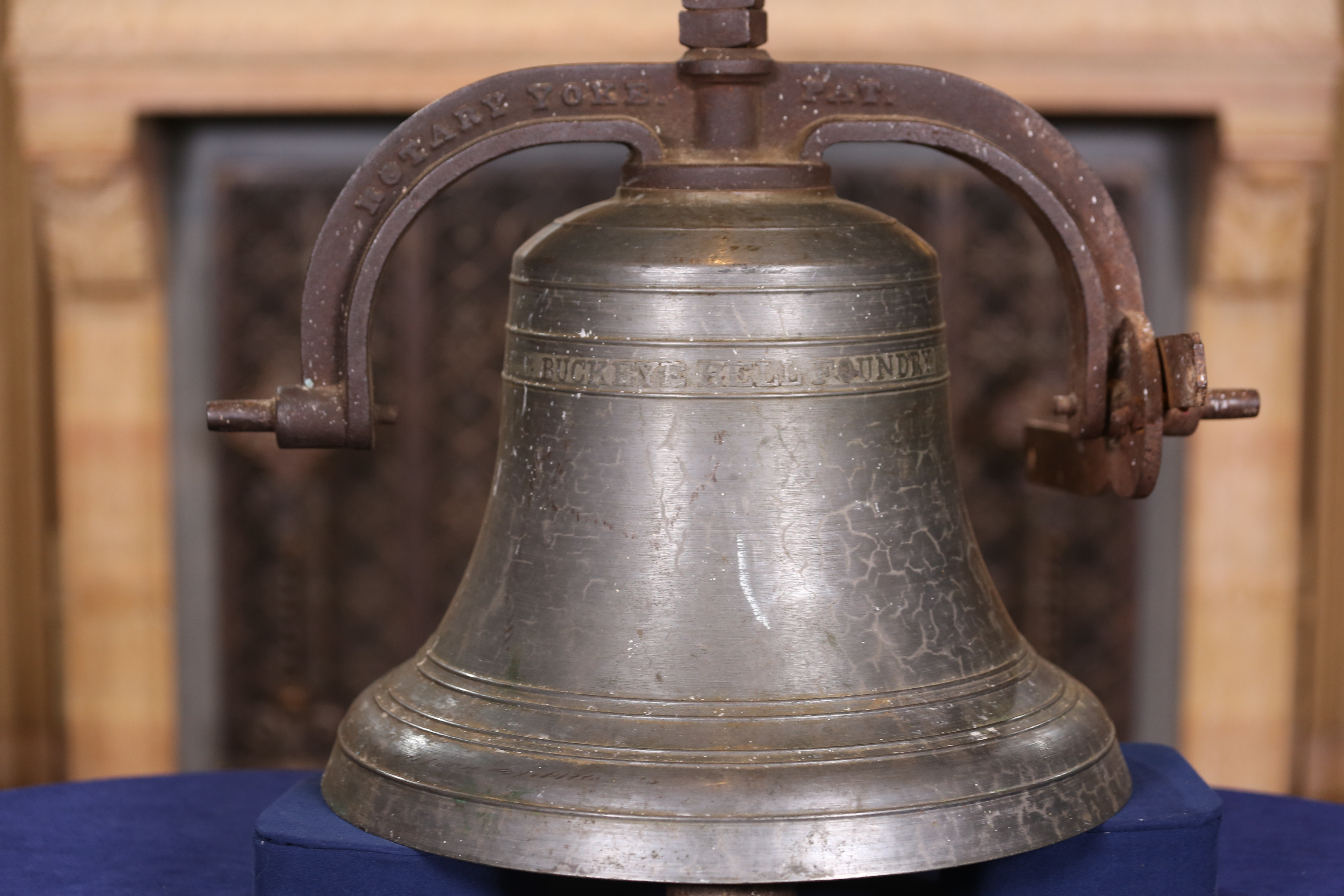 ジア・ルー「Bronze Bell」サイン入 XXXV/CCL シルク版画 Antiques Roadshow | PBS