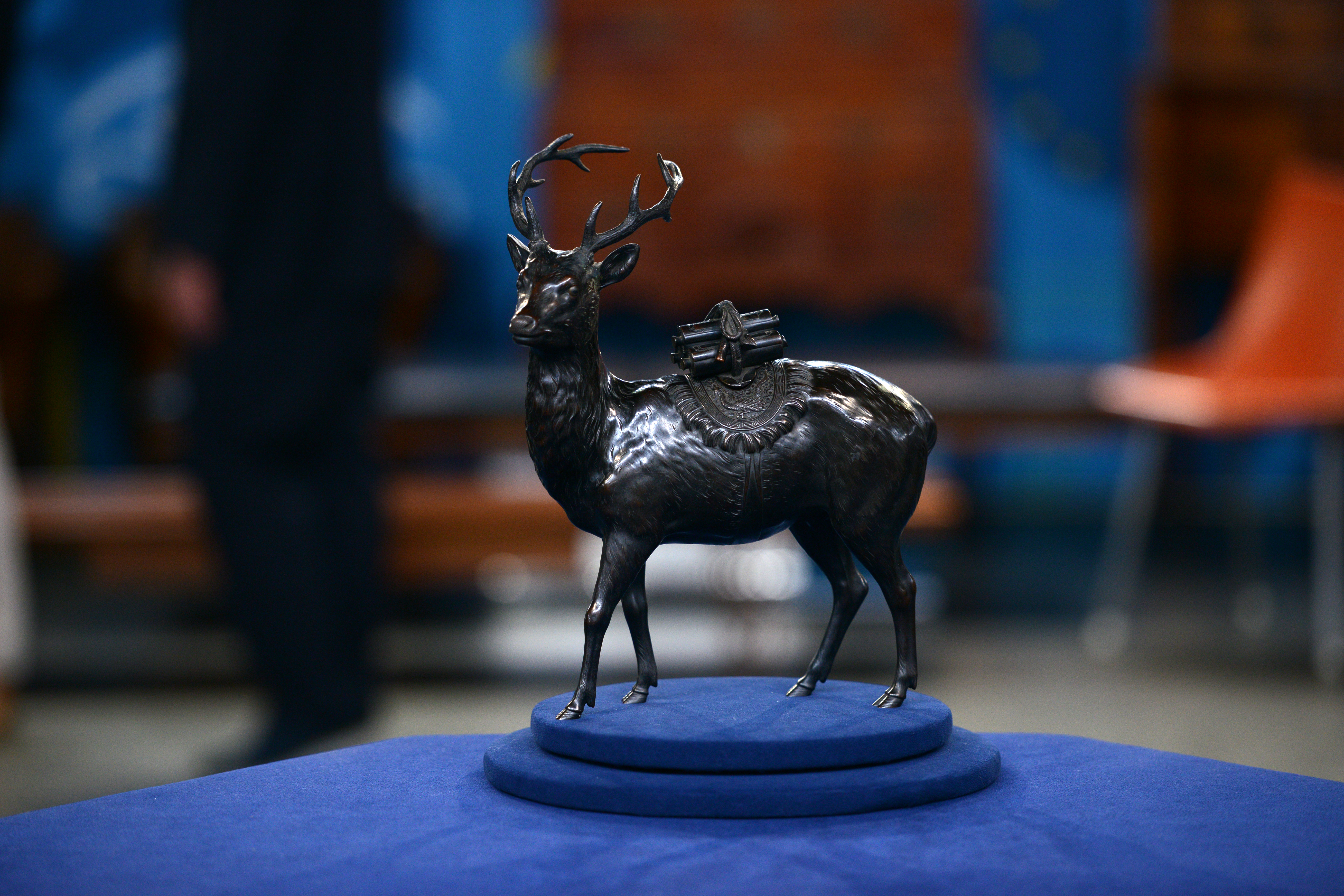 【Pierre Doutreleau 】版画 80/150 証明書付！ Bronze Deer Censer Attributed to Kuniharu, ca. 1880 | Antiques