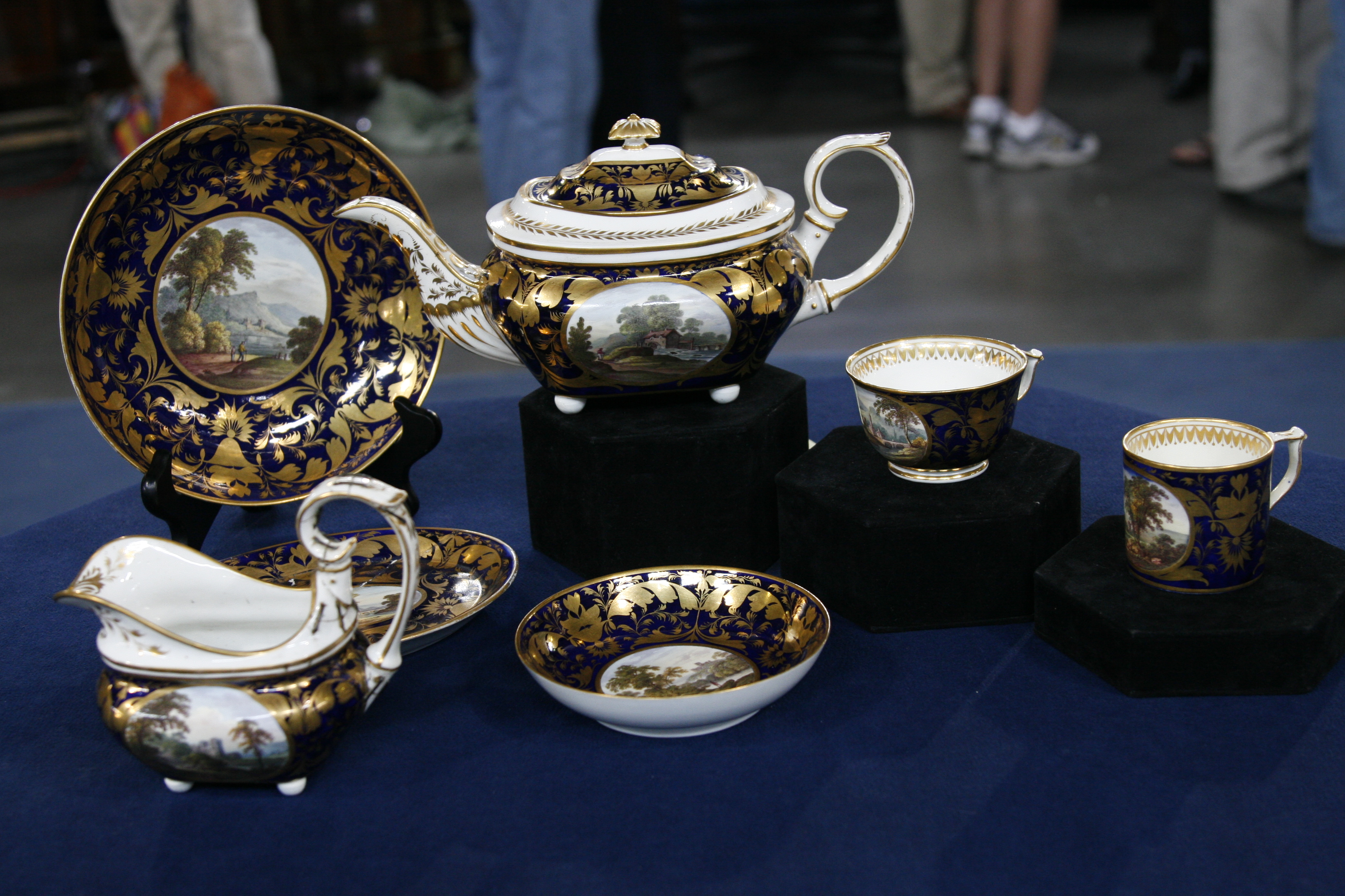 antique tamiser 琺瑯プレート2枚セット Haviland Sandoz Tea Set, ca. 1920 | Antiques Roadshow | PBS
