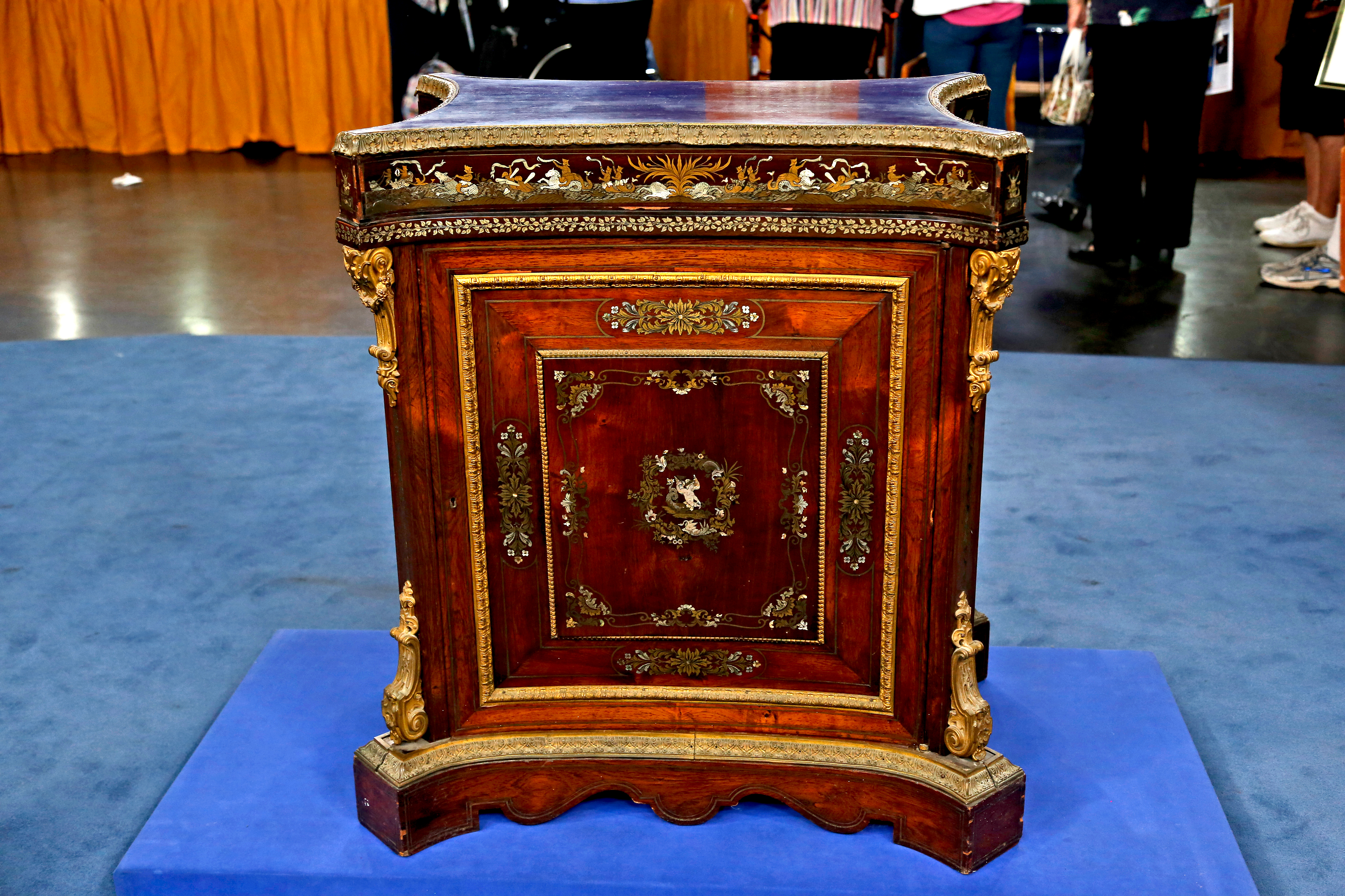 napoleon-iii-rosewood-cabinet-