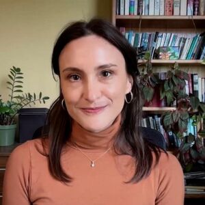 Kelli María Korducki
