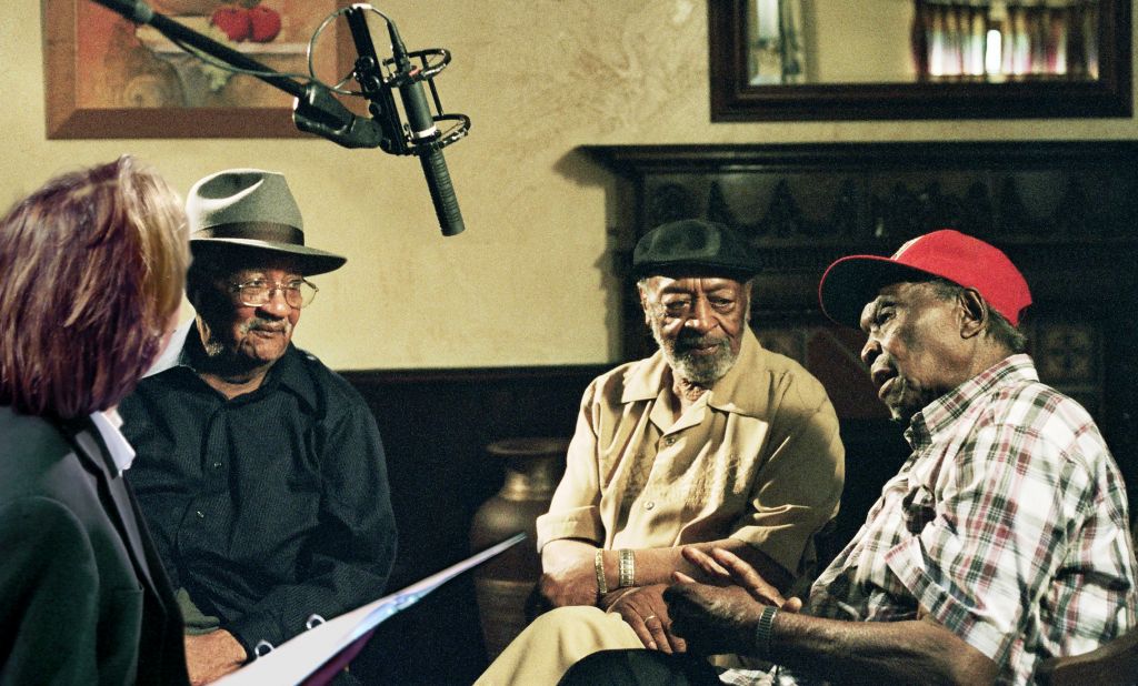 Director Bernard MacMahon interviewing Homesick James, Robert Lockwood Jr. and Honeyboy Edwards Appearing in “American Epic: Blood and Soil.” Credit: ©2017 Lo-­‐Max Records Ltd.