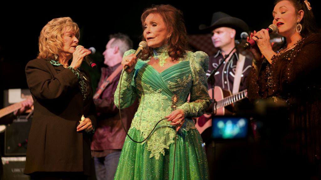 Loretta Lynn (center) performs with her sisters Peggy Sue Wright (left) and Crystal Gayle (right).