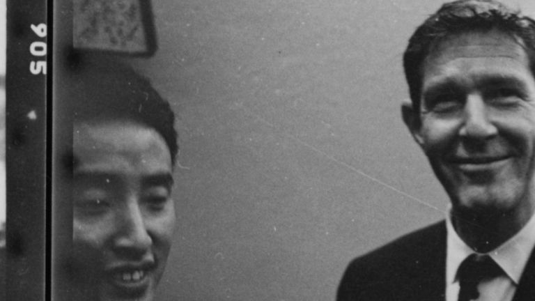 白南準與 John Cage 合影｜來源：Mary Bauermeister / PBS American Masters