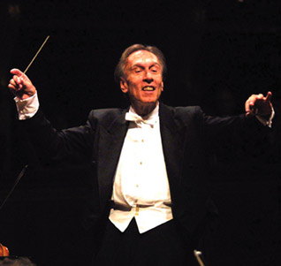 Claudio Abbado conducts the Berlin Philharmonic from Europakonzert: From Palermo © EuroArts