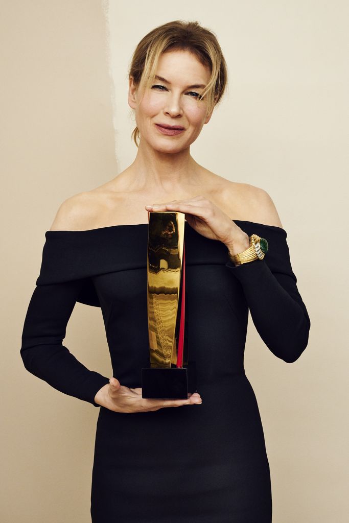 Renée Zellweger with her Best Actress award for her role in “Judy.” Photo by Peter Yang.