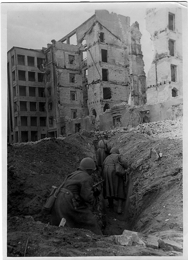 Soviet soldiers move through city trenches, Stalingrad, autumn 1942.