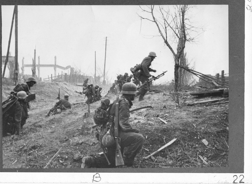 German soldiers advance outside Stalingrad.